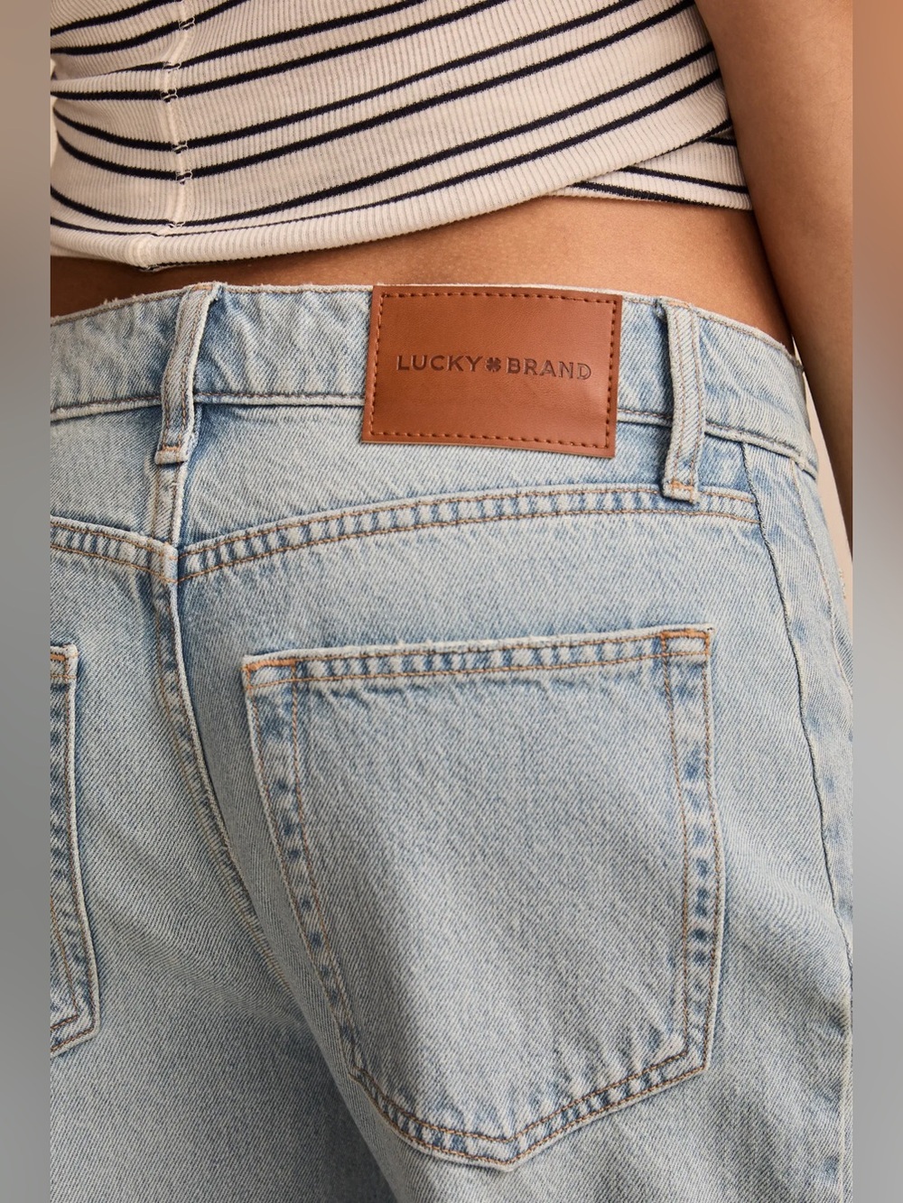 Lucky Brand Distressed High Rise Barrel-Leg Jeans •        Size 10/30 NWT - Picture 6 of 11